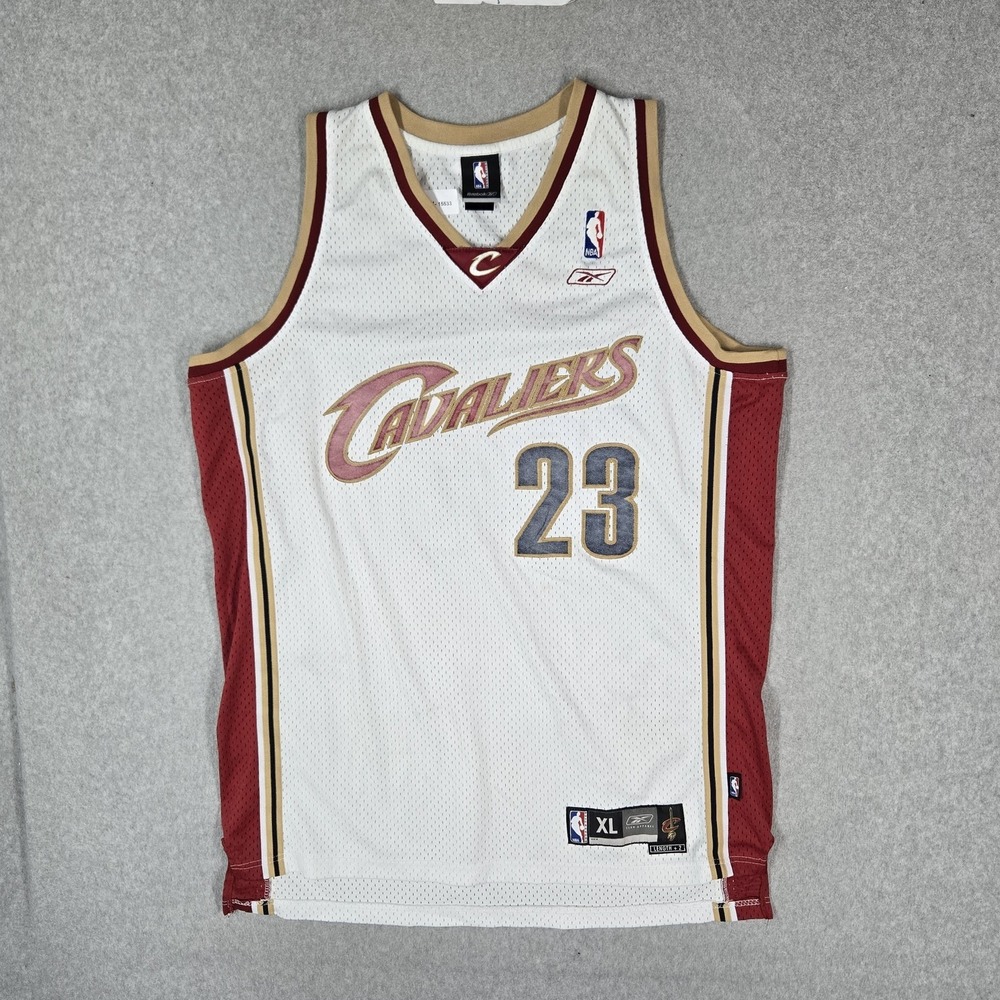 Cleveland Cavaliers Men Shirt 2XL White Embroidered Reebok LeBron James 23
